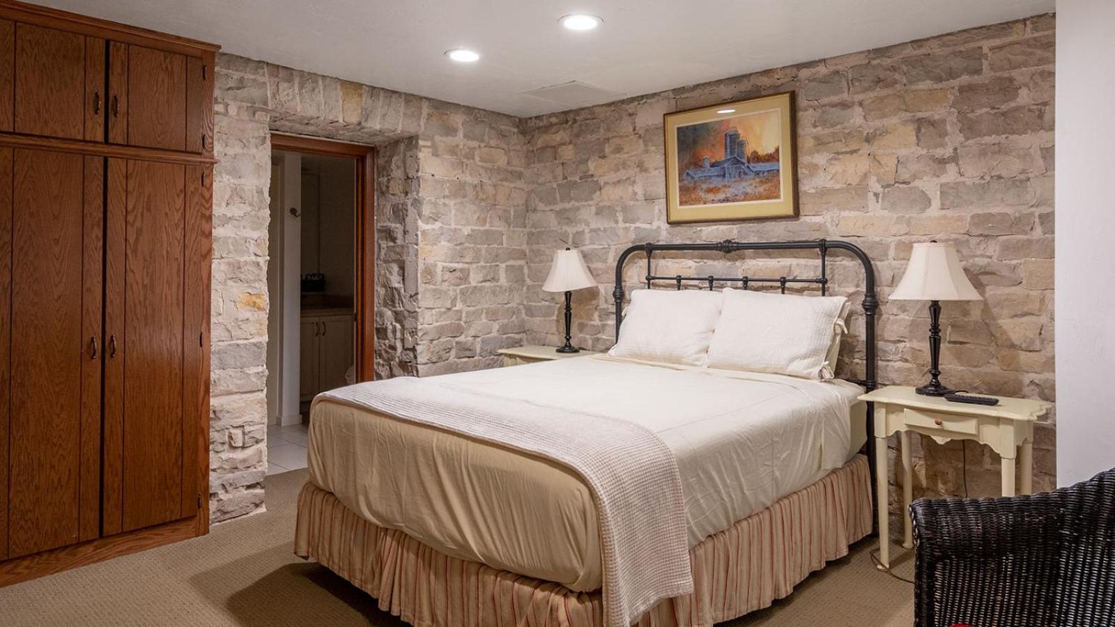 Harbor Inn *