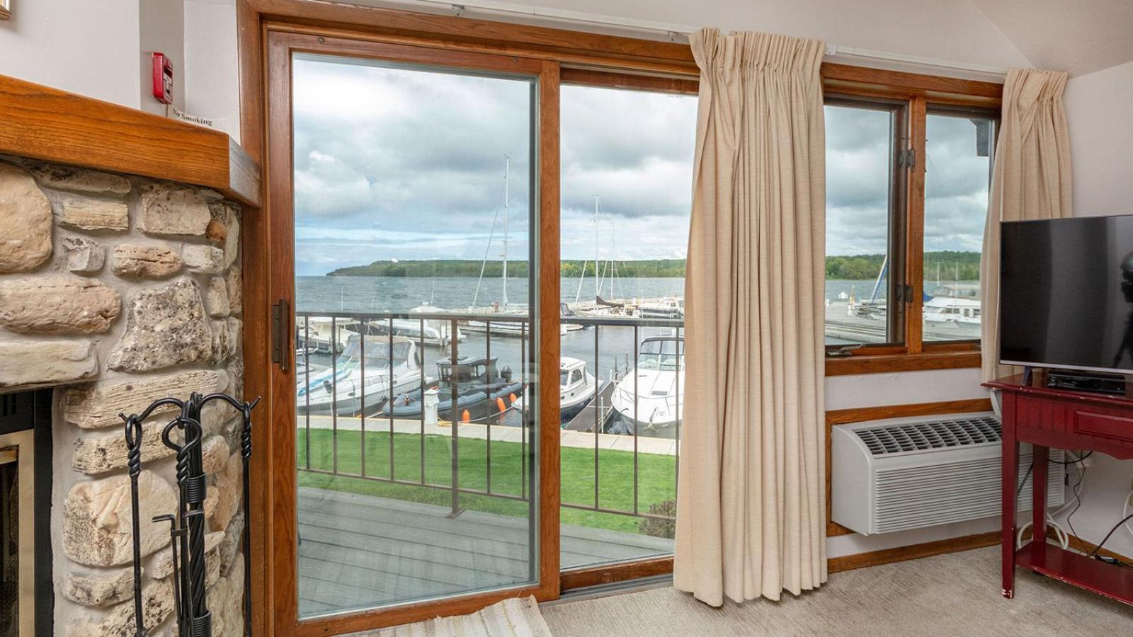 Inn Harbor Fish Creek